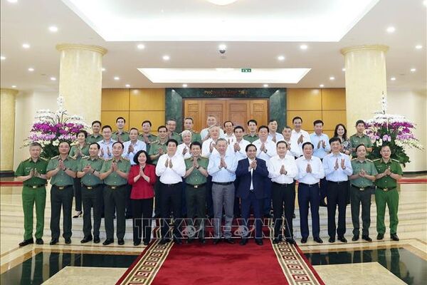 Politburo reviews preparations for 8th Congress of Central Public Security Party Committee