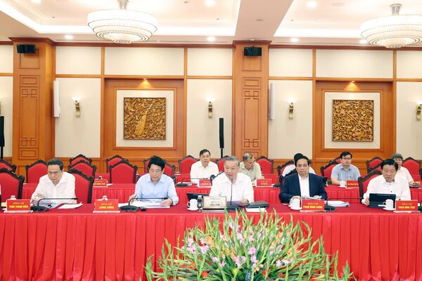 Party chief pushes digital transformation in leadership and governance