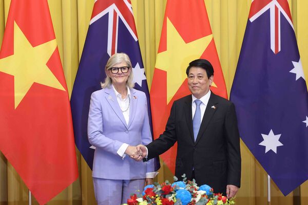 State President hosts welcome ceremony for Australian Governor-General