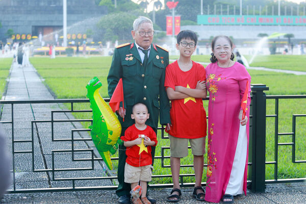 Tourism boom fuels spending rise