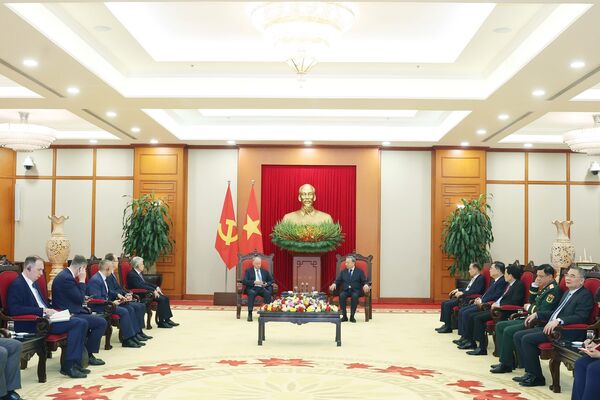 Party and State leaders meet Aide to Russian President