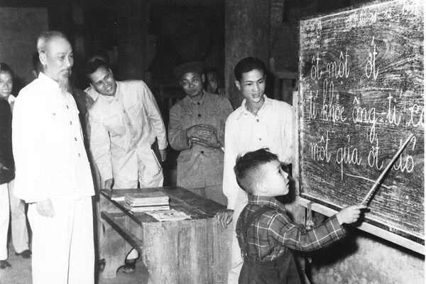 <b>HỌC BÁC MỖI NGÀY: Giáo dục là quốc sách hàng đầu</b>