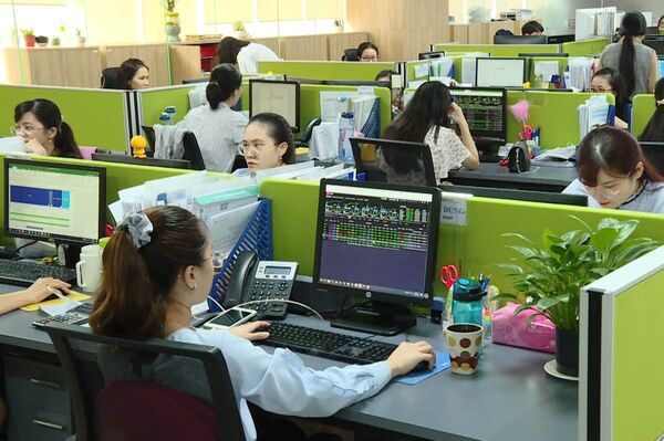 Vietnam approves plan to upgrade stock market status