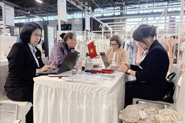 Vietnamese textile sector attends Premiere Vision in France