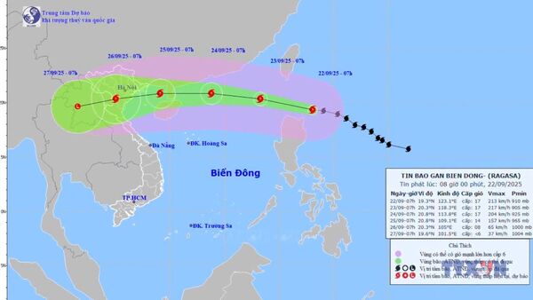 Super Typhoon Ragasa heads toward East Sea with extreme winds, heavy seas