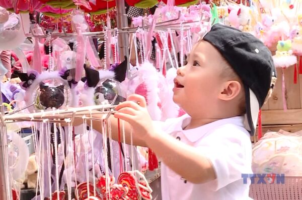 Vibrant colours of a traditional Mid-Autumn Festival