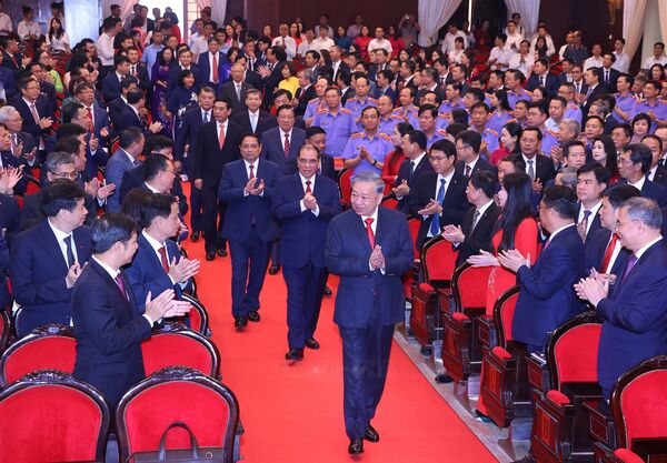 Leader urges Central Party agencies to strengthen role as strategic advisory centre