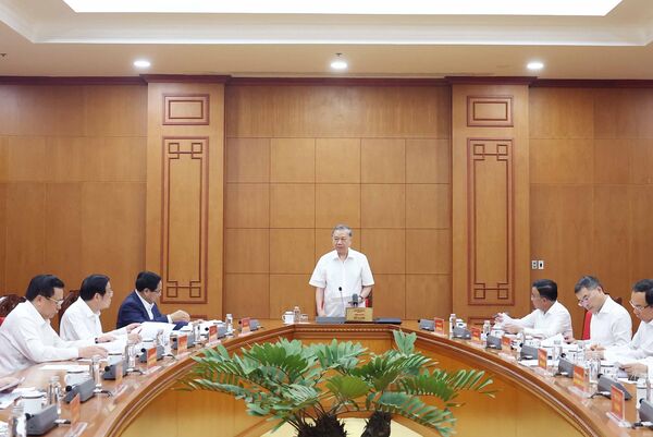 Party chief works with standing members of subcommittees for 14th Party Congress