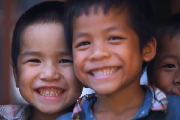 Vietnam tourism: Friendly smiling people