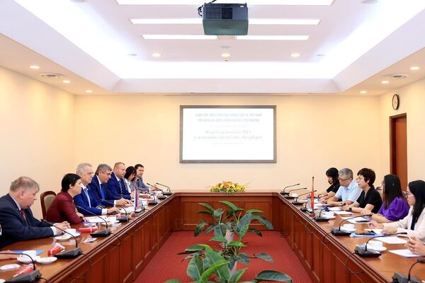 VNA seeks stronger connection with St. Petersburg media offices