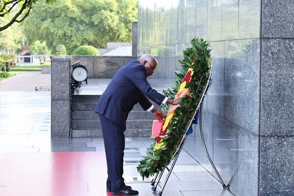 Top Cuban legislator pays tribute to President Ho Chi Minh