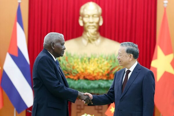 Party leader hosts top Cuban legislator