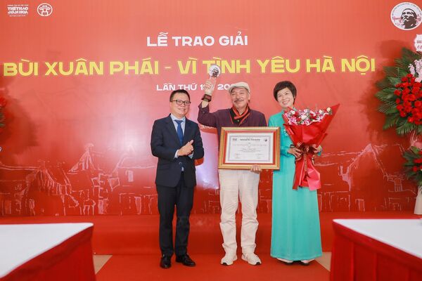 Bui Xuan Phai awards honour love for Hanoi