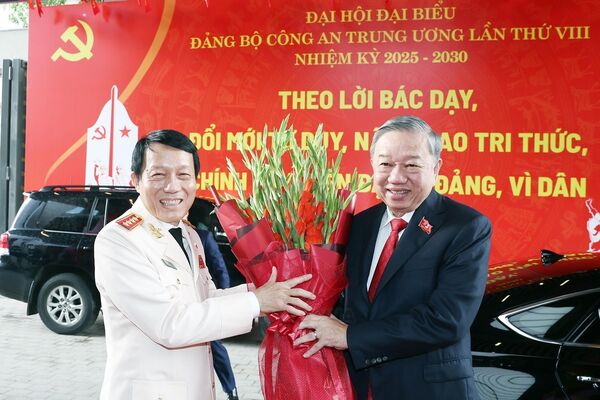 People’s Public Security force must gain new feats for Party, nation, people: Top leader