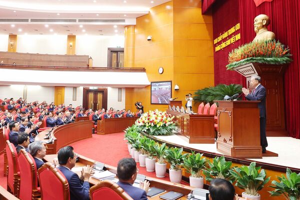 Party Central Committee’s 13th meeting wraps up