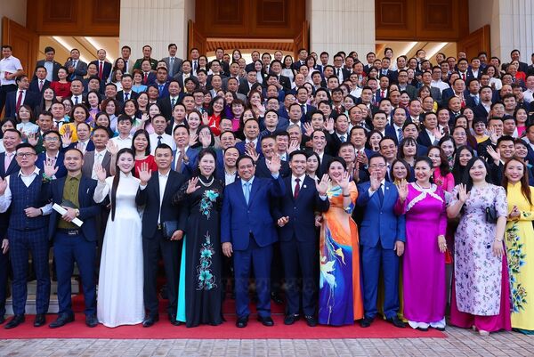 PM urges businesses to drive innovation, digital transformation