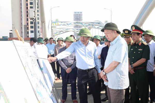 Top leader inspects post-storm recovery efforts in Thai Nguyen province