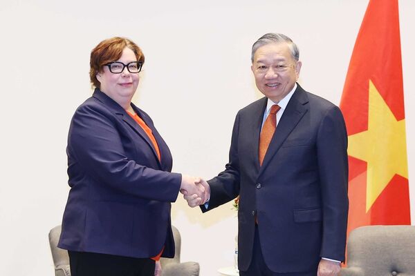 Vietnamese Party chief meets with Chairperson of Communist Party of Finland
