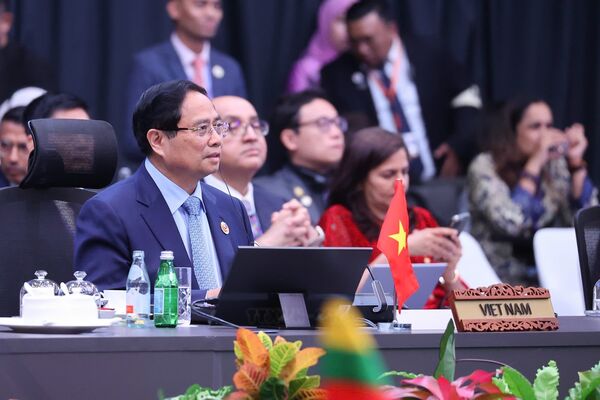 PM attends plenary and retreat sessions of 47th ASEAN Summit