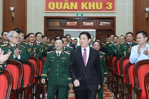 State President urges Military Region 3 to build modern, elite armed forces