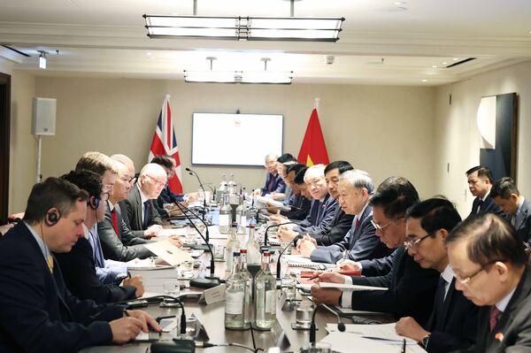 Vietnamese Party chief attends seminar on AI, technology in London