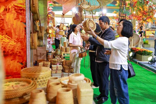 Craftsmanship showcases Vietnamese artistry at Autumn Fair
