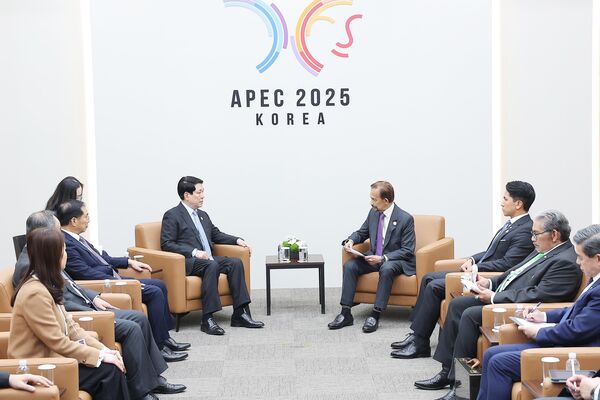 Vietnamese, Bruneian leaders vow to deepen practical cooperation