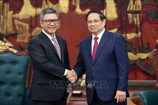 PM receives outgoing Ambassadors of Indonesia and Singapore