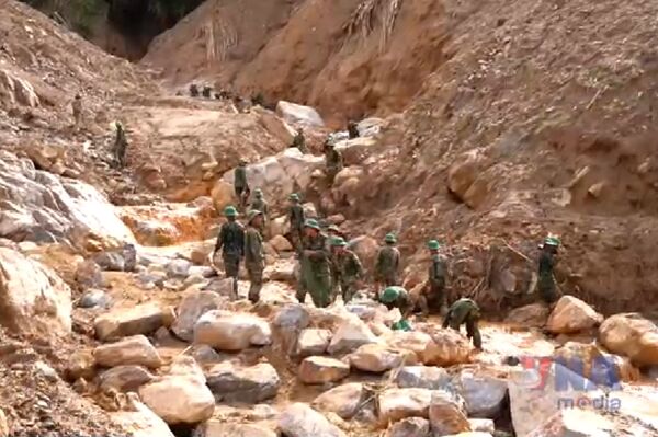 Soldiers step up efforts to reach isolated villages in Quang Ngai