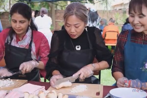 Int’l friends excited to join special Vietnamese cooking class in South Africa