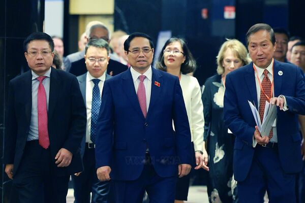 PM spotlights solidarity, cooperation, dialogue at annual business forum