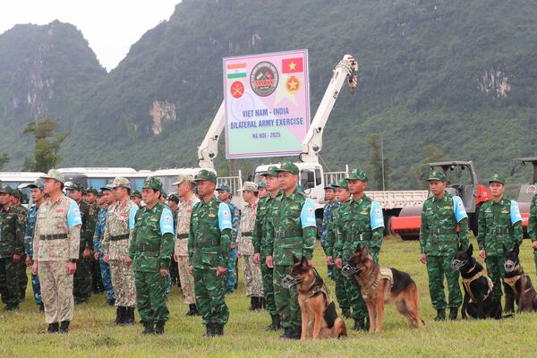 Vietnam, India launch bilateral peacekeeping exercise