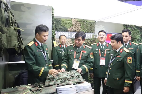 Vietnam showcases high-tech products at defence & security exhibition in Thailand