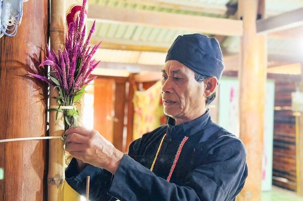 Cong ethnic community in Dien Bien celebrates cockscomb blossom festival