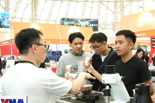 Hanoi hosts first international tea, coffee exhibition