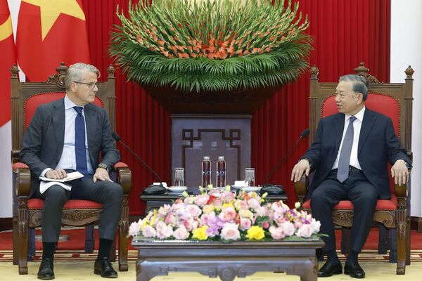 Party chief receives CEO of Denmark's A.P. Moller – Maersk