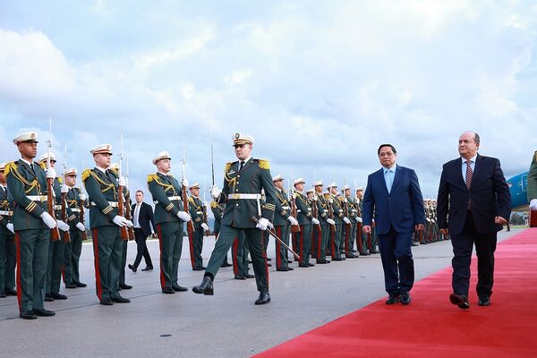 Prime Minister begins official visit to Algeria