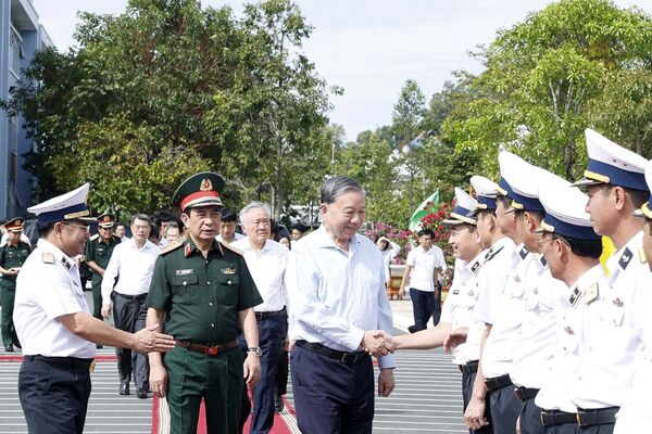 Party General Secretary visits Naval Region 5