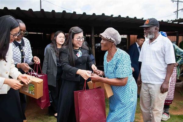 PM’s spouse visits, presents gifts to residents of Tsakane community in South Africa