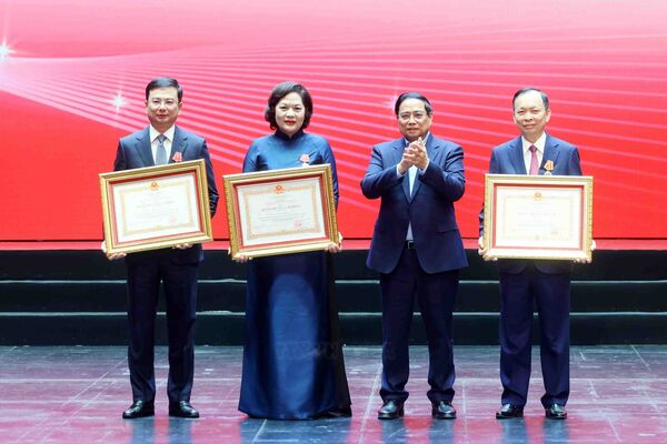 PM urges more innovative, citizen-focused banking sector