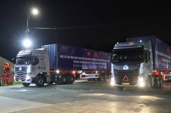 Vietnam, China open new specialised cargo route to boost cross-border trade