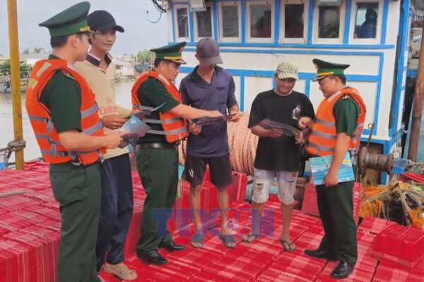 Mekong Delta province supports fishermen in combating IUU fishing
