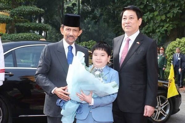 State President chairs official welcome ceremony for Sultan of Brunei