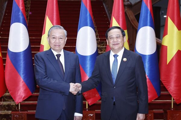 Vietnamese Party leader meets Lao Prime Minister, top legislator in Vientiane