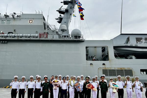 RoK navy training ship makes friendly port call in Da Nang