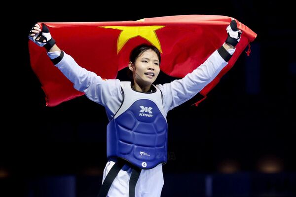 <b>Canoeing, bi sắt, taekwondo góp thêm HCV cho đoàn Việt Nam tại SEA Games 33</b>