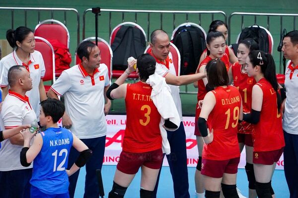 <b>Đội tuyển bóng chuyền nữ Việt Nam đánh mất HCV trong tiếc nuối</b>