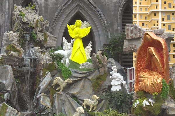 Foreign visitors celebrate Christmas in Hanoi