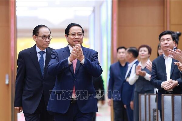 PM calls for better policies, legal framework to support OVs