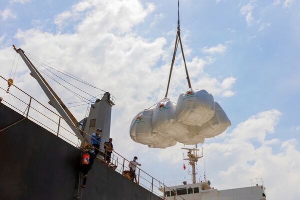 Vietnam’s trade turnover tops 900 billion USD for first time